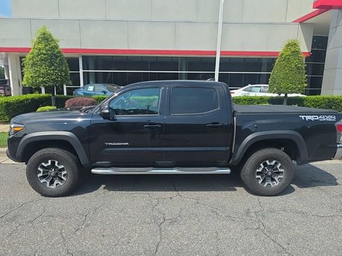 Used 2022 Toyota Tacoma TRD Off-Road AWD/4WD image 17