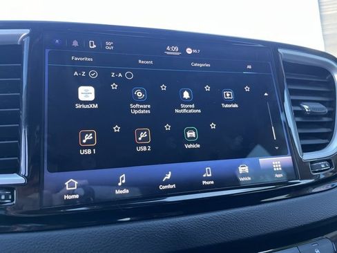 Used 2022 Chrysler Pacifica Touring-L image 23