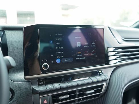 Used 2025 Toyota Camry SE w/ Convenience Package image 21