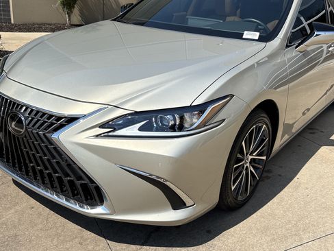 Used 2025 Lexus ES 350 w/ Premium Package FWD image 6