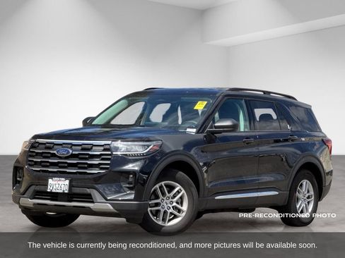 Used 2025 Ford Explorer Active w/ Active Comfort Package RWD image 2