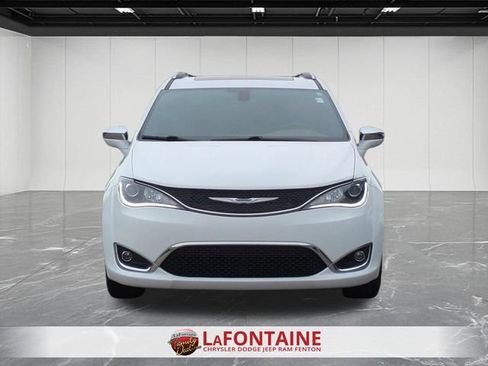 Used 2020 Chrysler Pacifica Limited w/ Tire & Wheel Group FWD image 8