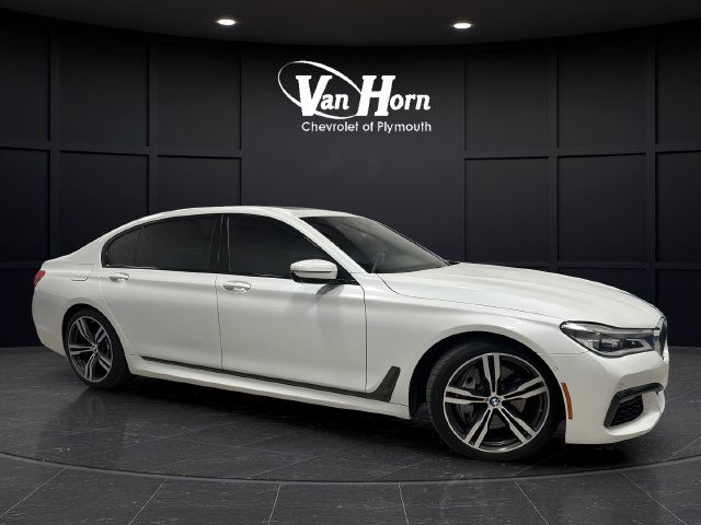 Used 2019 BMW 750i xDrive AWD/4WD image 1