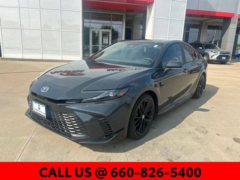 Used 2025 Toyota Camry SE FWD image 2