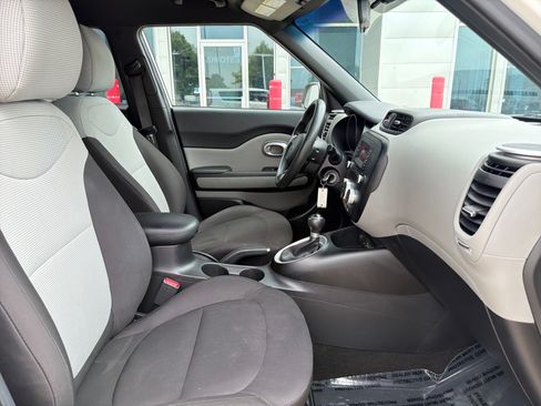 Used 2016 Kia Soul FWD image 25