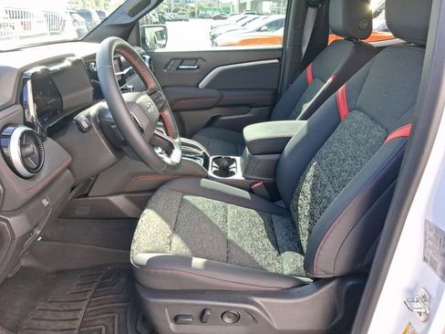 Used 2025 Chevrolet Colorado Z71 AWD/4WD image 12