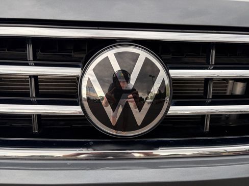 Certified 2023 Volkswagen Tiguan SE w/ Panoramic Sunroof Package AWD/4WD image 23
