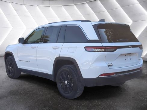 Used 2023 Jeep Grand Cherokee Limited w/ Luxury Tech Group II AWD/4WD image 5