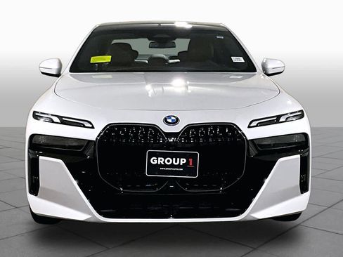 New 2026 BMW 750e xDrive w/ Premium Package AWD/4WD image 2