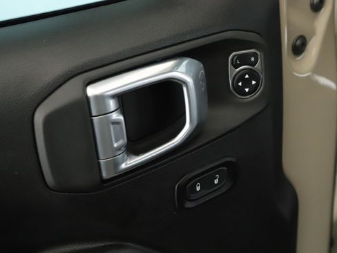 Used 2022 Jeep Gladiator Sport image 7