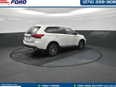 Used 2018 Mitsubishi Outlander SE AWD/4WD image 1