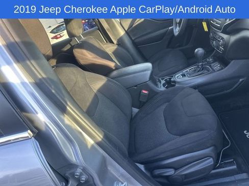 Used 2019 Jeep Cherokee Latitude w/ Popular Appearance Group image 24
