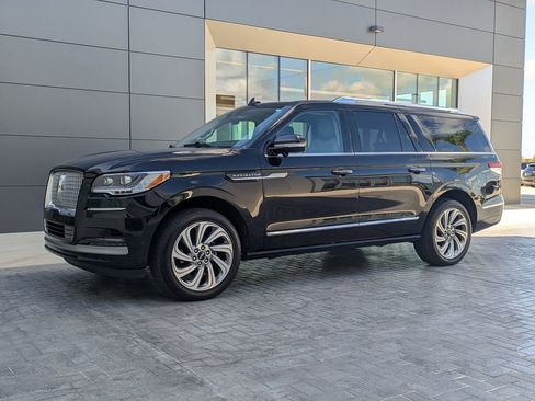 Certified 2024 Lincoln Navigator L Reserve AWD/4WD image 2