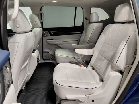 Used 2025 Buick Enclave Avenir w/ LPO, All-Weather Package image 51