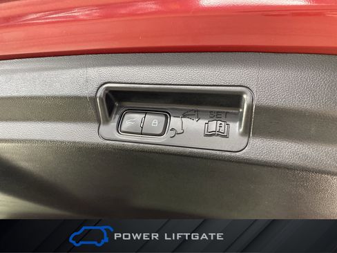 Used 2022 Ford Explorer XLT w/ Equipment Group 202A image 34