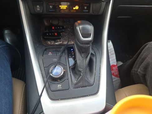 Used 2019 Toyota RAV4 Limited w/ Limited Grade Weather Package image 29