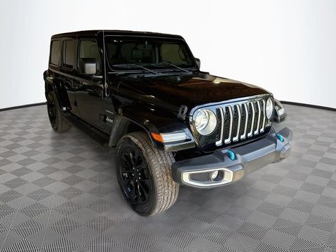 Used 2023 Jeep Wrangler Unlimited Sahara w/ Cold Weather Group AWD/4WD image 4