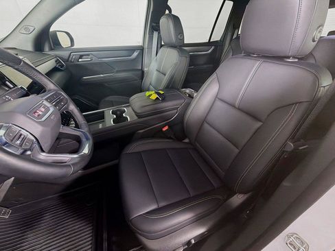 Used 2026 GMC Acadia Elevation w/ Elevation Premium Package AWD/4WD image 2