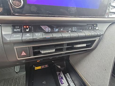 Used 2025 Toyota Camry LE w/ Convenience Package image 17