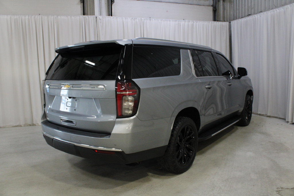 Used 2023 Chevrolet Suburban LT w/ LT Signature Package AWD/4WD image 25