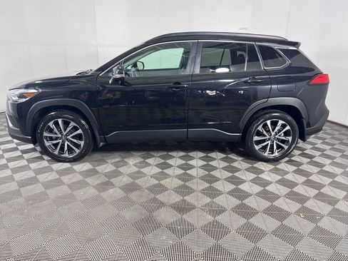 Used 2024 Toyota Corolla Cross XLE w/ Convenience Package AWD/4WD image 7