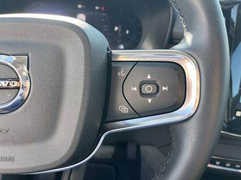 Used 2023 Volvo XC40 B4 Ultimate image 18