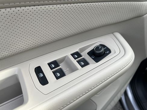 Certified 2024 Volkswagen Atlas SEL Premium R-Line AWD/4WD image 19