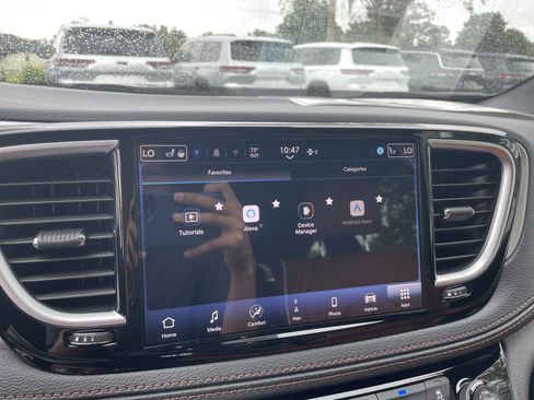 New 2026 Chrysler Pacifica Pinnacle image 27