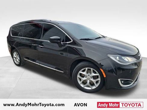 Used 2018 Chrysler Pacifica Touring-L Plus image 1