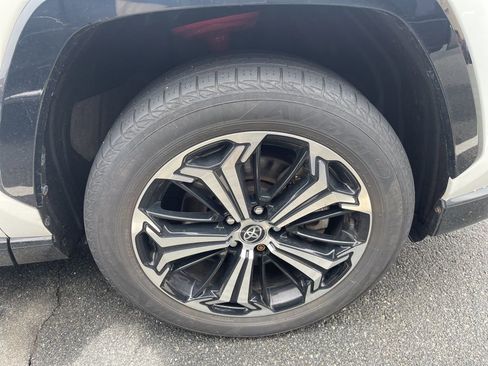 Used 2021 Toyota RAV4 XSE w/ Premium Package image 25