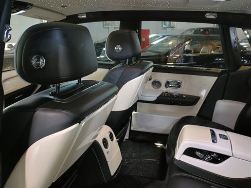 Used 2019 Rolls-Royce Phantom Sedan image 16