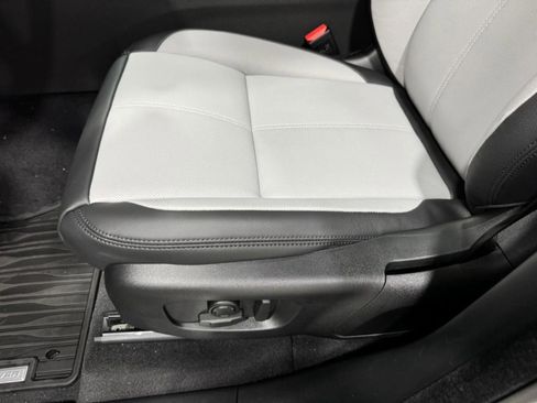 Used 2026 Land Rover Range Rover Velar Dynamic SE image 19