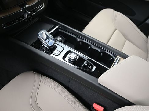 New 2026 Volvo XC60 T8 Plus w/ Protection Package Premier AWD/4WD image 13