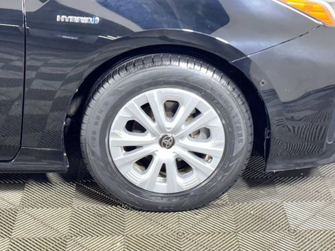 Used 2021 Toyota Prius LE FWD image 22