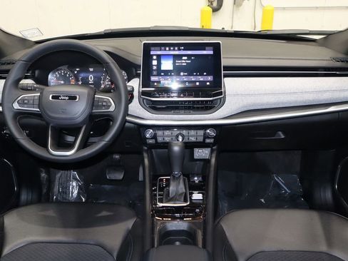 Used 2024 Jeep Compass Latitude image 29