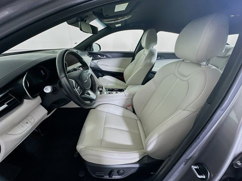 Used 2025 Genesis G70 2.5T image 13