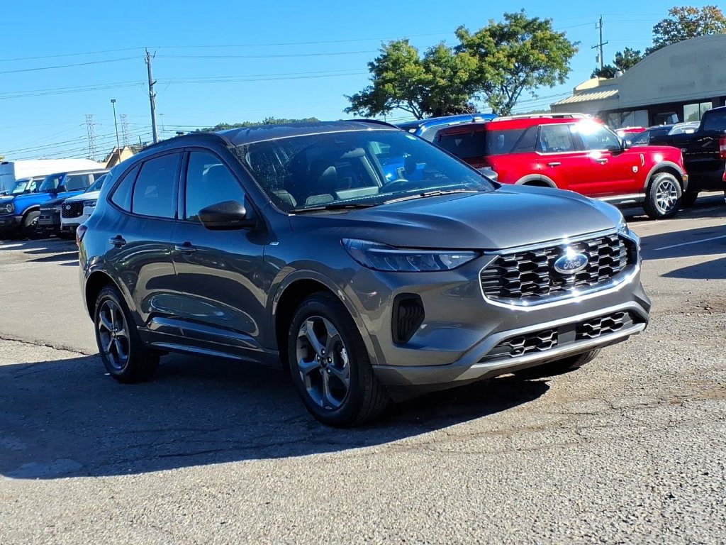 Used 2024 Ford Escape ST-Line w/ Tech Pack #1 AWD/4WD image 7