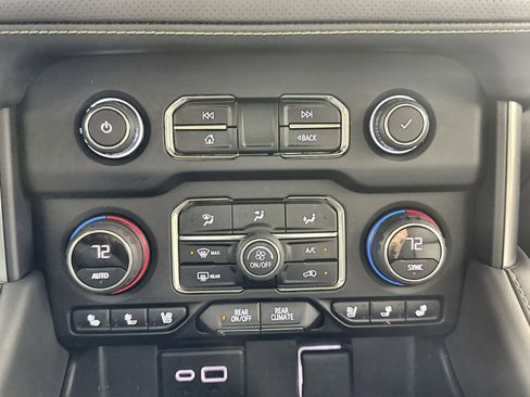 Used 2023 Chevrolet Suburban Premier image 21