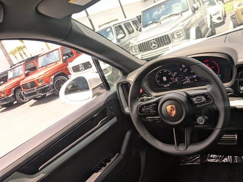 Used 2026 Porsche Cayenne AWD/4WD image 6