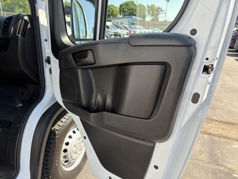 Used 2025 RAM ProMaster 2500 w/ Convenience Group FWD image 11