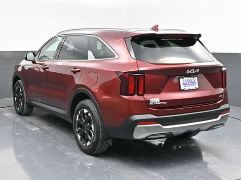 Used 2025 Kia Sorento S image 5