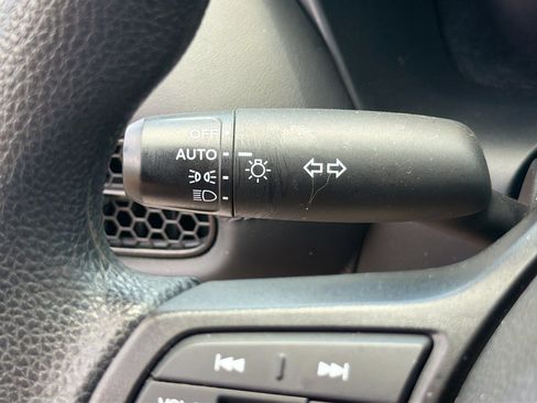 Used 2025 Honda HR-V LX image 18