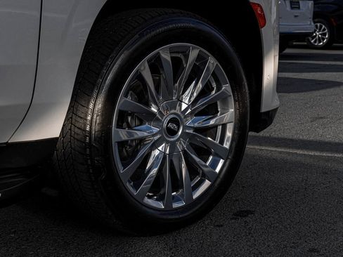 Used 2024 Cadillac Escalade Premium Luxury image 9