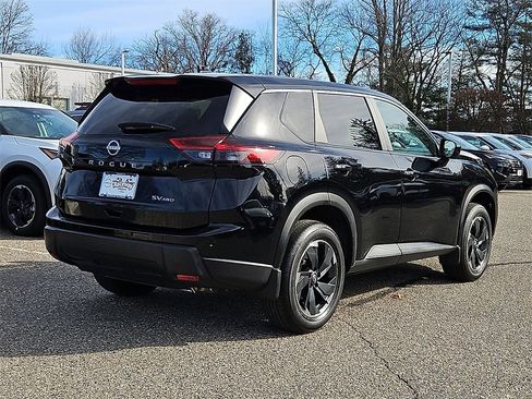 Certified 2024 Nissan Rogue SV image 7