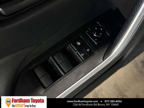 Used 2023 Toyota RAV4 LE AWD/4WD image 16