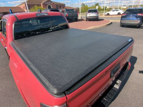 Used 2022 Toyota Tacoma Limited AWD/4WD image 25