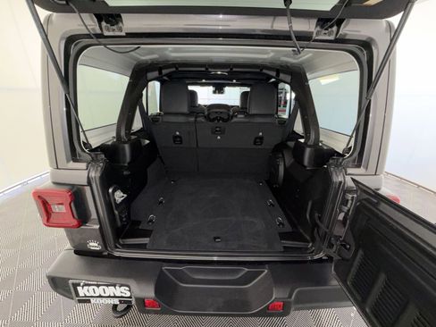 Used 2025 Jeep Wrangler Sahara image 25