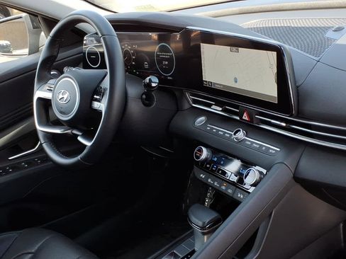 Used 2023 Hyundai Elantra Limited image 19