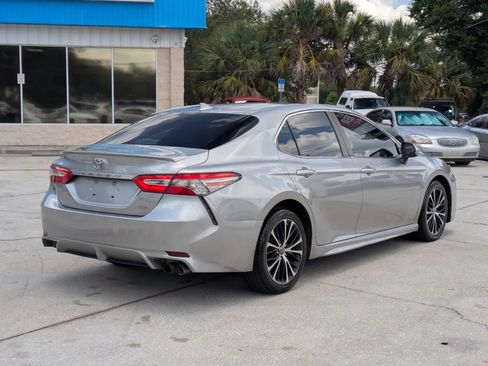 Used 2019 Toyota Camry SE FWD image 3
