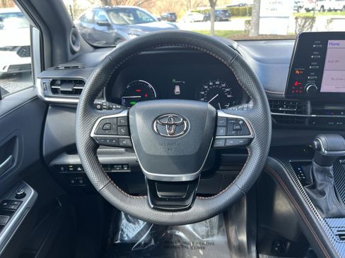Used 2023 Toyota Sienna XSE w/ XSE Plus Package image 16